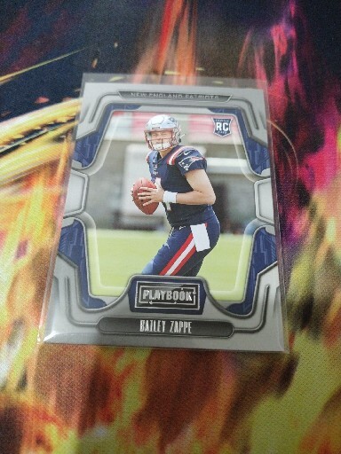 2022 Panini Playbook Football RC #129 Bailey Zappe !!!!