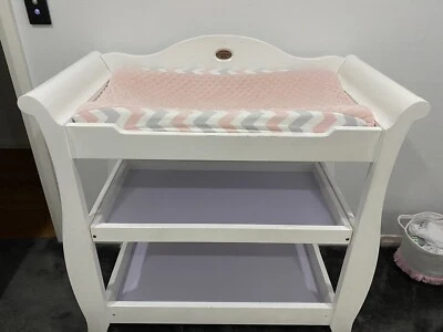 boori white change table