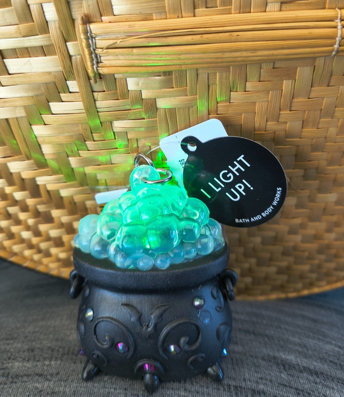 N/W/TBATH&BODY WORKS POCKET BAC HOLDER BRAND NEW *LIGHT UP SPOOKY* CAULDRON RARE