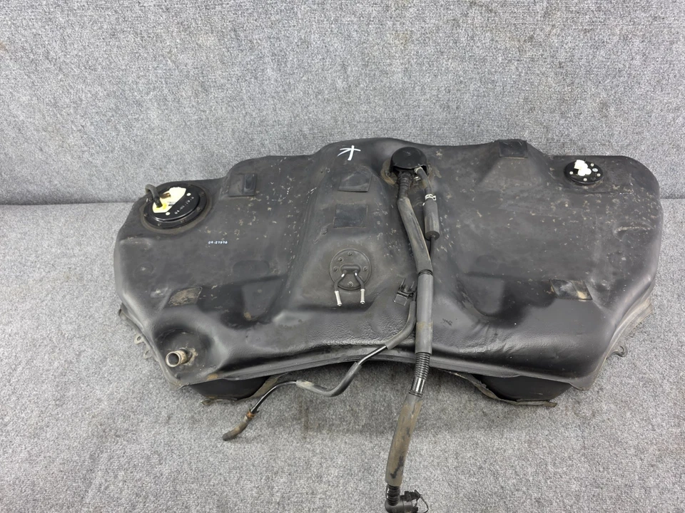2001-2006 LEXUS LS430 OEM GAS FUEL TANK RESERVOIR FUEL PUMP ASSEMBLY RUST FREE!! - Image 2 of 4