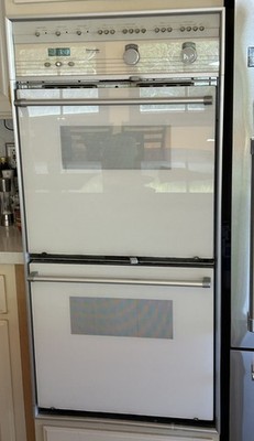 Thermador 27'' double convection wall oven. Model CT227-WC. Good condition.