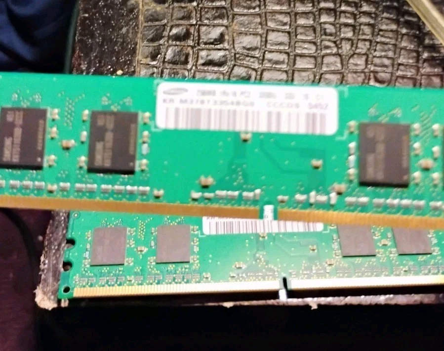 Samsung 2 x 256 MB (512 MB Total) PC2 3200U DDR2 Unbuffered RAM (M378T3354BZ0) - Image 2 of 3