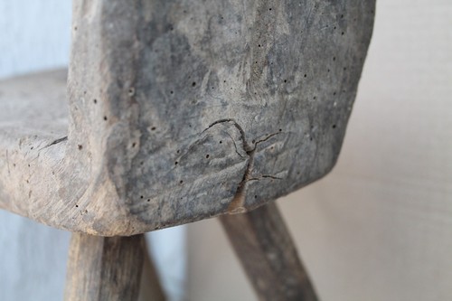 Unique old wooden primitive chair 18 century carved from whole piece of wood - Picture 15 of 24