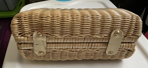 Vintage 40’s/50’s WICKER Type HANDBAG W/Bakelite/Lucite Handle & EMBELLISHMENTS - Picture 5 of 12