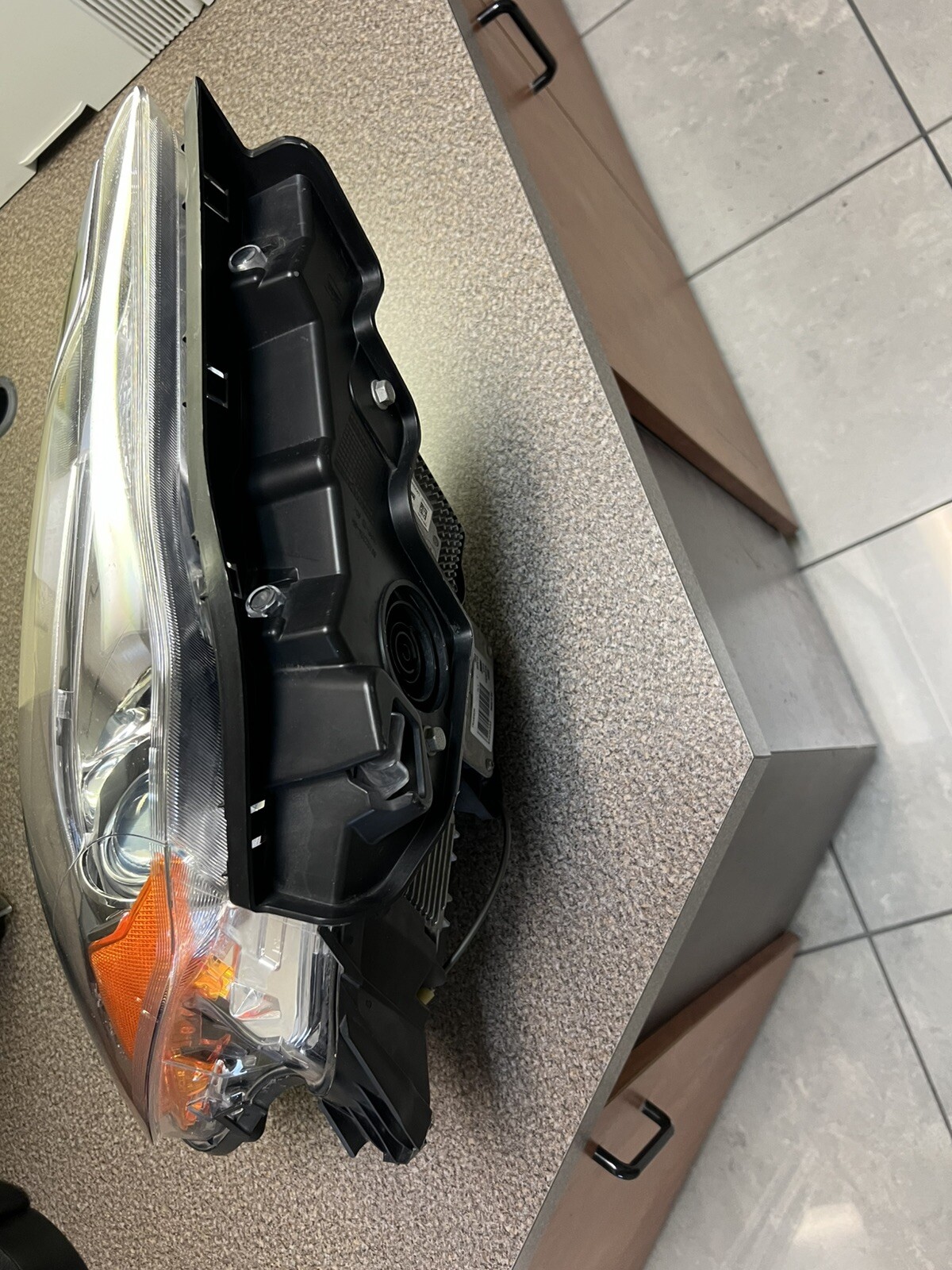 2014-2016 Maserati Quattoporte Front Headlight RH OEM 89102338 / 1-O