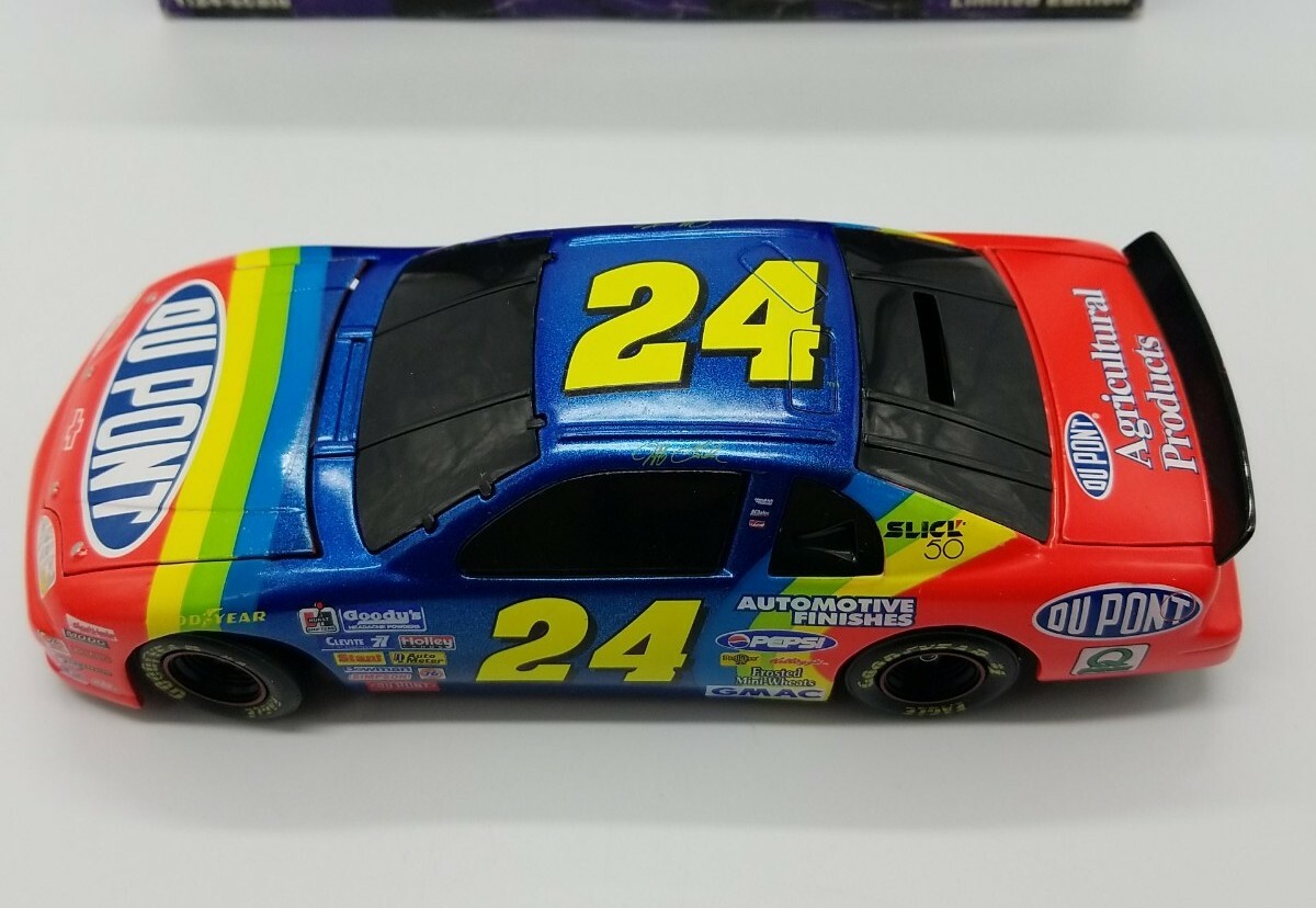 Jeff Gordon #24 Dupont Action Racing NASCAR 1:24 Diecast Bank 1997