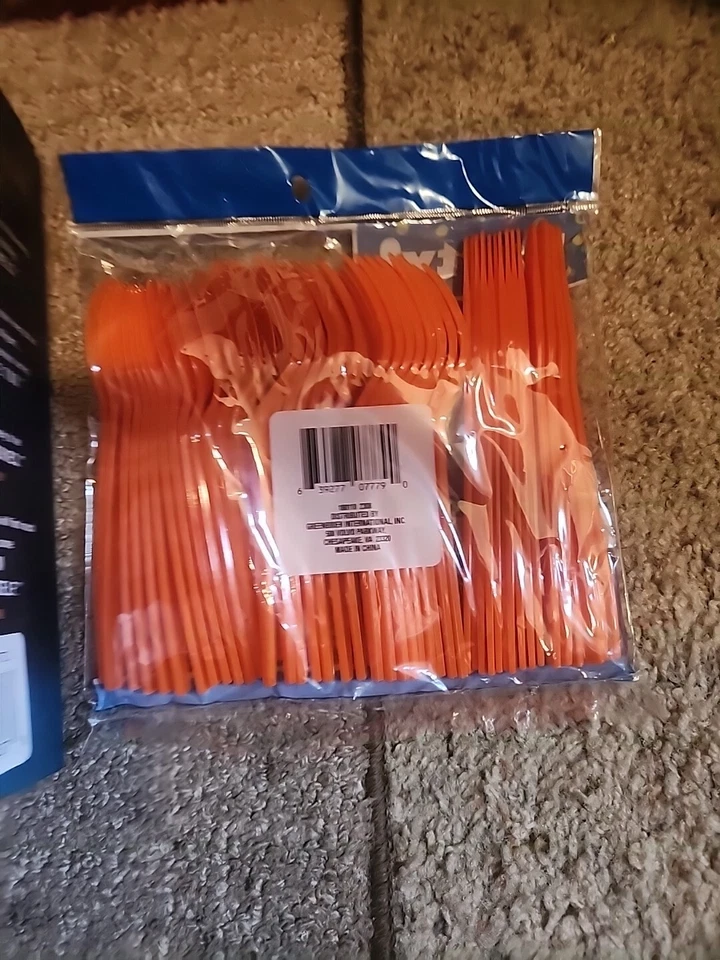 Оранжевые пластиковые комбинированные столовые приборы (ложки, вилки и ножи) 48 штук - Изображение 3 из 3