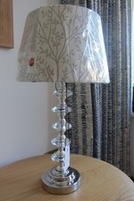 MEDIUM SIZE ACRYLIC/CHROME EFFECT LAMP BASE WITH NEW SILVERY GREY 25CMS SHADE