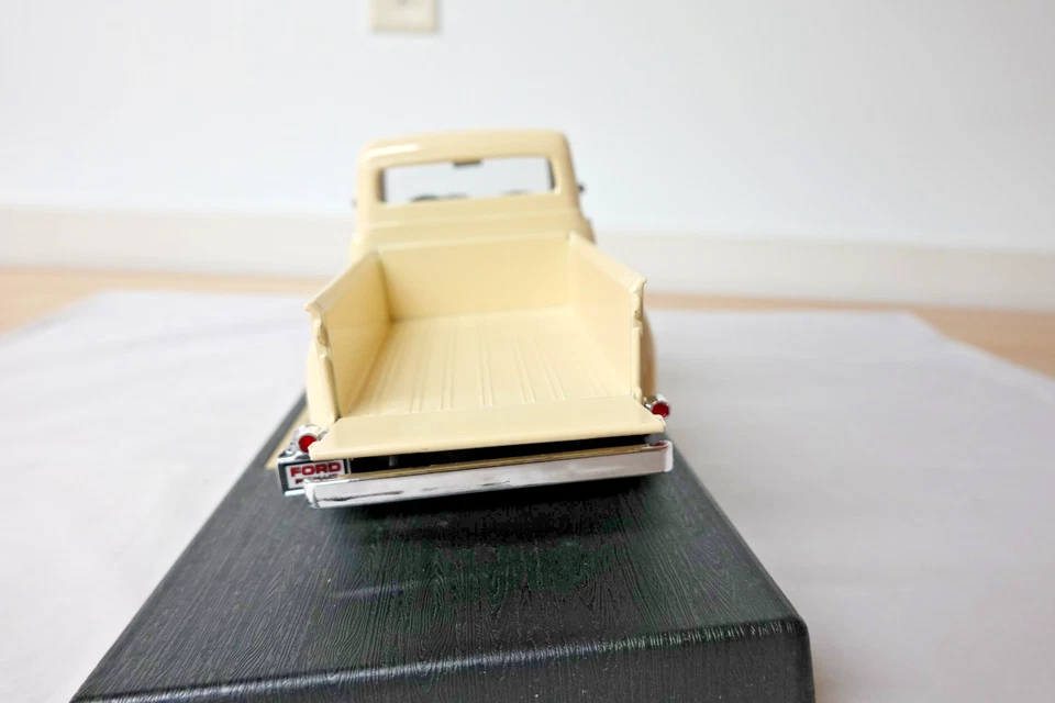 Camioneta Ford F100 1953 Yat Ming 92148 bronceada Trk Road Legends Collection escala 1:18 Foto 3 de 4