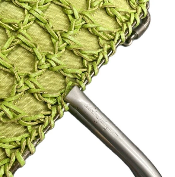 Cartera Salvatore Ferragamo de cuero trenzado y lino con cierre de cordón de borla Foto 3 de 4