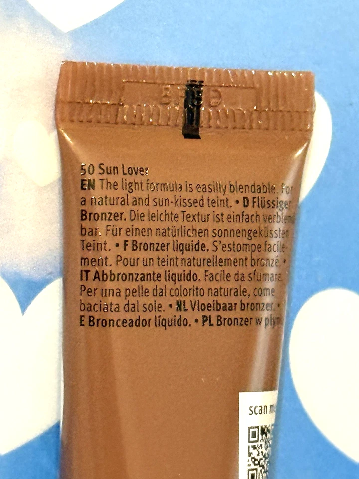 Essence Baby Got Bronze 50 SUN LOVER Lightweight Liquid Bronzer Easy To Apply - Image 4 of 4