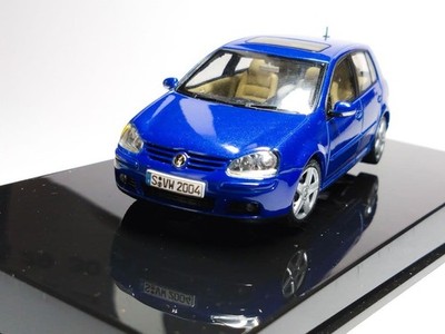 Volkswagen Golf 5 1/43 Auto Art Model with Case | eBay