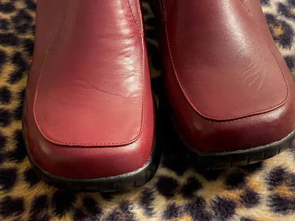 Cuña de cuero rojo buscado Foto 2 de 4