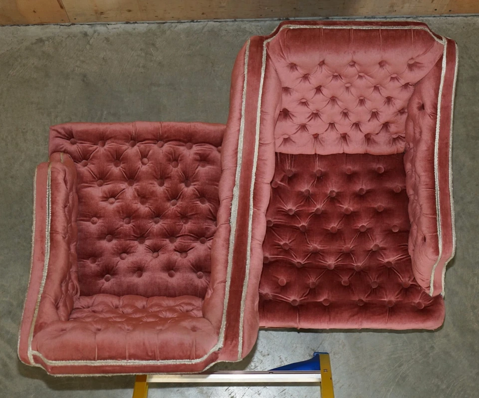 STUNNING ANTIQUE REGENCY CHESTERFIELD TUFTED "TETE A TETE" CONVERSATION SOFA - Image 3 of 4