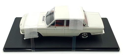 Cult Models 1/18 Scale CML188-1 - 1969-77 Triumph 2500 PI - White - Picture 4 of 5