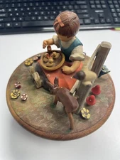 Great vintage THORENS Music Box Girl Birds Hi Lilli Hilo Swiss Wood Spins 6"