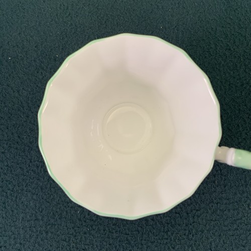 2 Vintage Royal Crest Fine Bone China Shamrock Teacups & Saucers - Picture 19 of 23