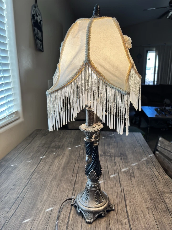 VTG Dale Tiffany Cream Heart Glass Beaded Lamp Shade (Lamp Incl) Boudoir - Image 3 of 4