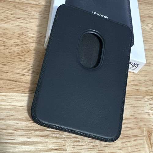 iPhone FineWoven Wallet with MagSafe – Midnight/Black - Imagen 3 de 5