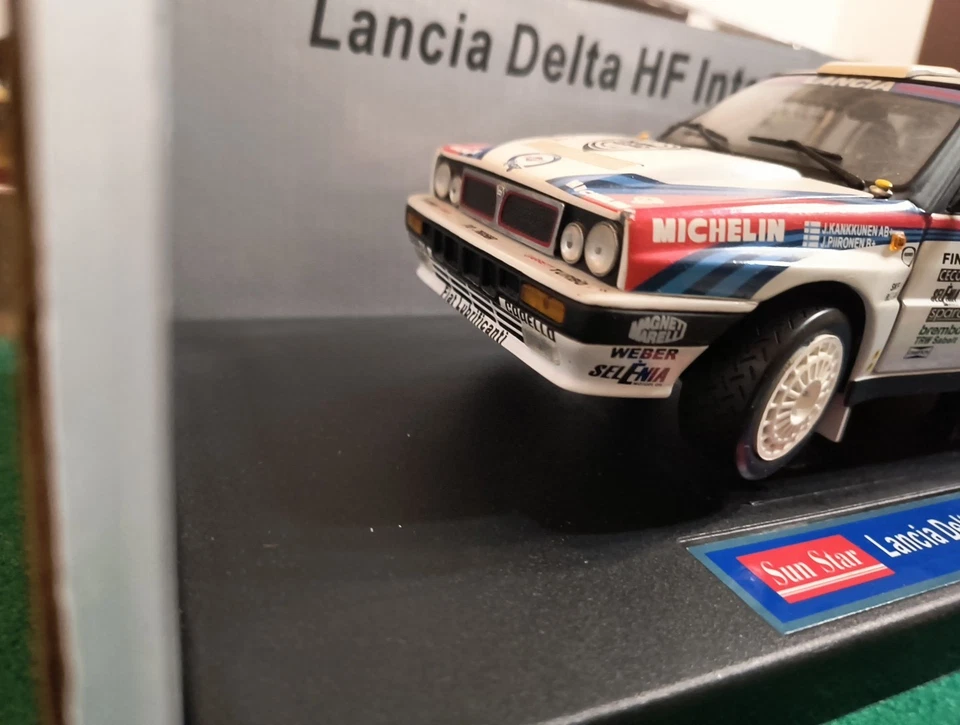 Lancia Delta HF Integrale 16v 1991 1000 Lakes Rally Sunstar 1/18 - Immagine 3 di 4