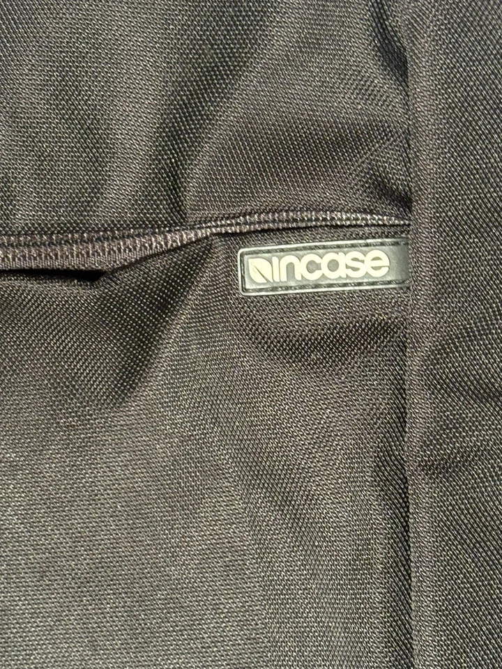 Mochila para portátil Incase ICON Foto 2 de 4