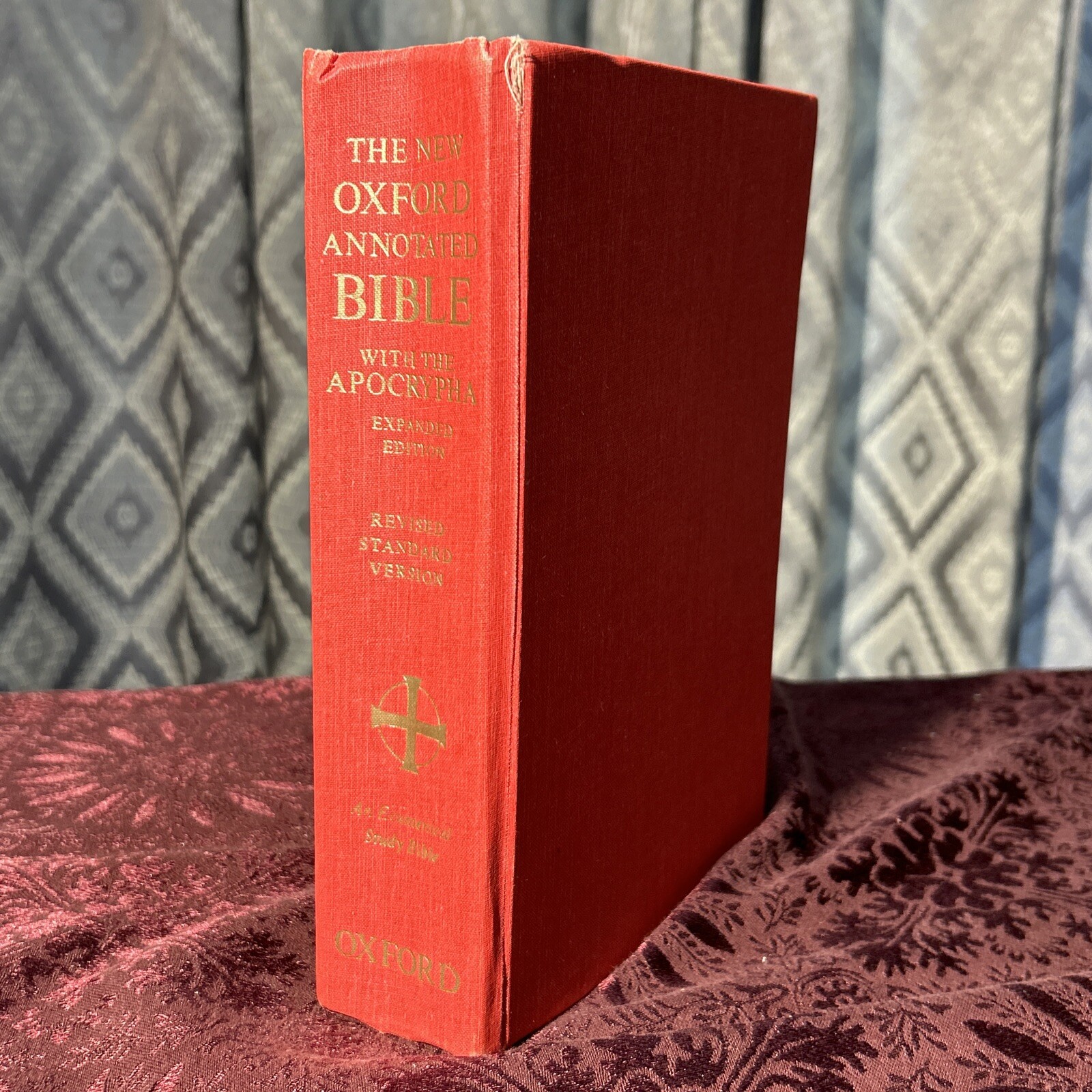 THE NEW OXFORD ANNOTATED BIBLE WITH THE APOCRYPHA 1973 Revised Expanded Edition