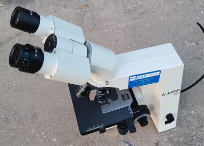 Carl  Zeiss Microscope Axiostar Plus .