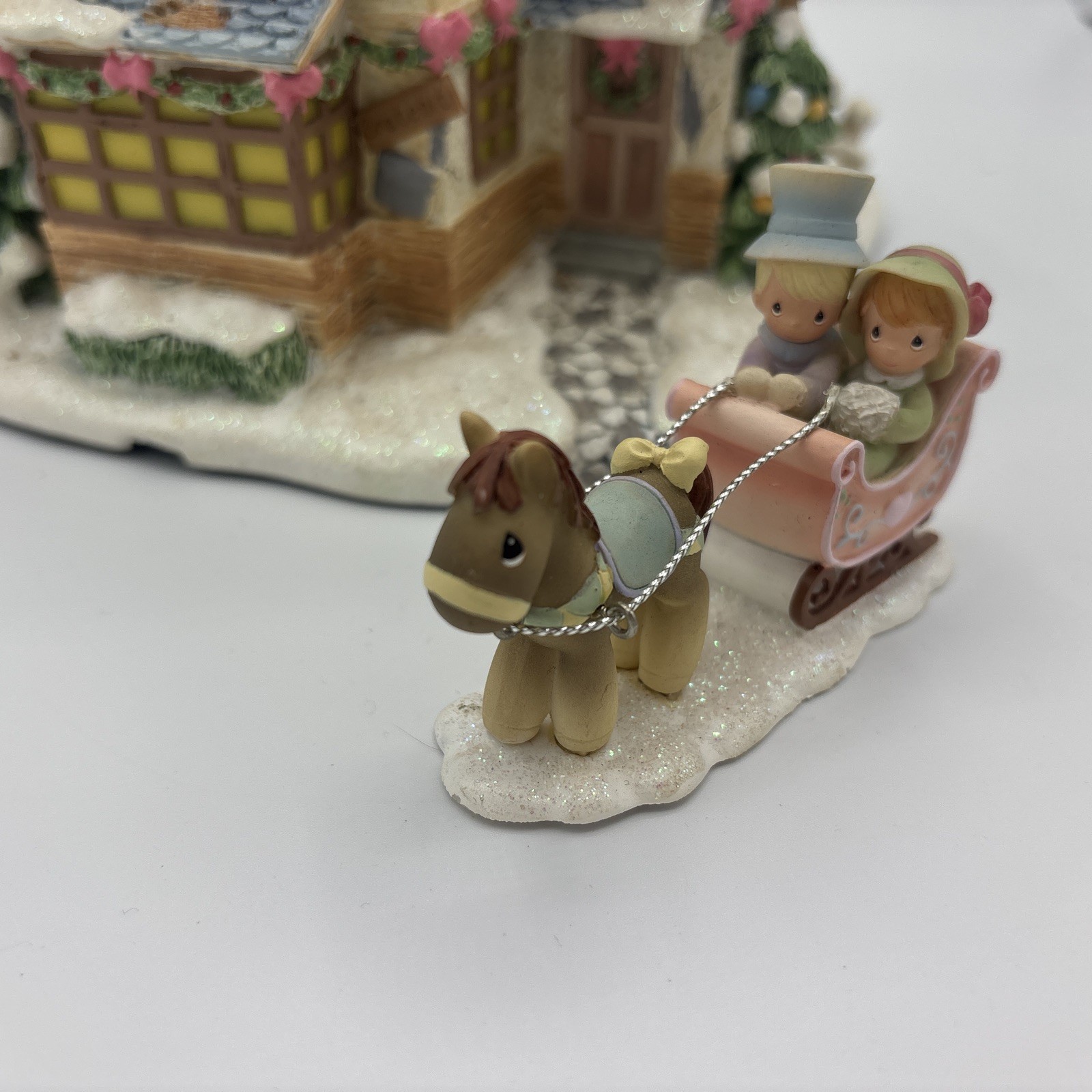 Hawthorne Precious Moments Christmas Carol Village Bob Cratchit House R77