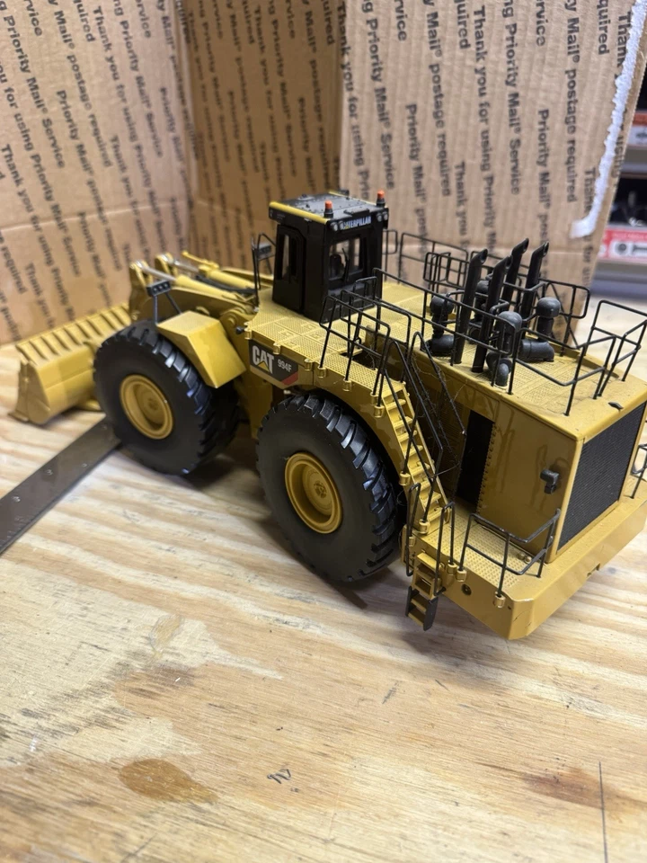 Cargador de ruedas CAT 994F - Norscot 1:50 Foto 3 de 4