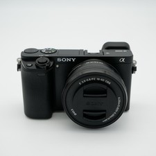 Sony Alpha a6000 SELP1650 Kit-Objektiv 24,3MP...