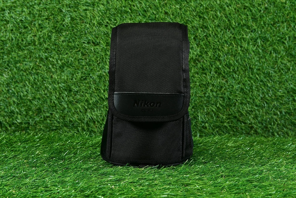 Nikon CL-M3 Semi-Soft Lens Protection Case Black, Lightly Used MINT No Strap - Image 2 of 4