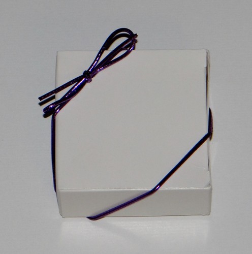 Purple Metallic Stretch Loops 8" 10" 19" for 1" & 1/2" lb. Candy & Jewelry Boxes - 第 1/4 張圖片