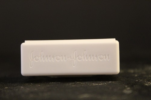 Johnson & Johnson Reach Gentle Gum Care filo interdentale tessuto fluoro - 5yd - TAGLIA CAMPIONE - Foto 7 di 7