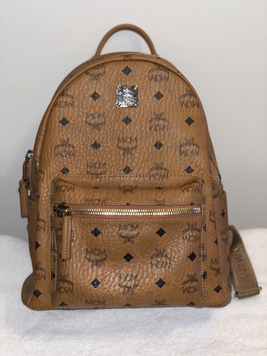 c-bags leather backpacks Pre Loved Chanel Caviar Backpack With Interlocking Cs Closure Featuring numerous organizational pocket JanSport Backpack Dark Green Groomgift Colore:Blu scuro
