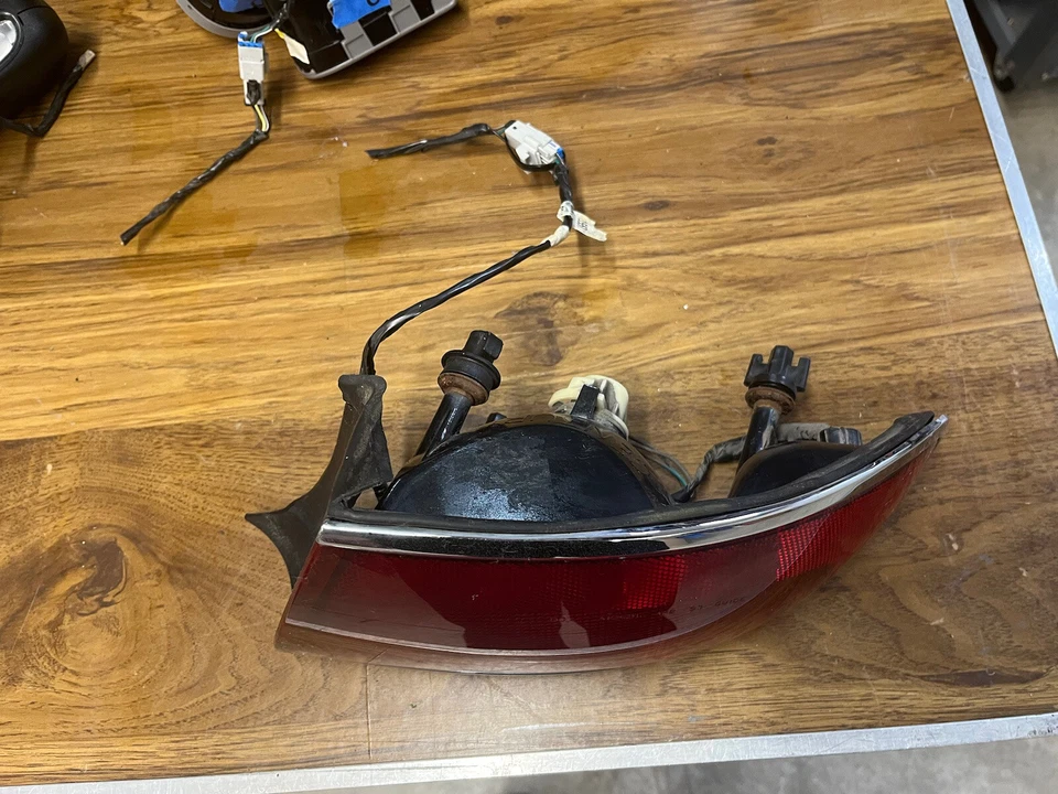 Conjunto de luz trasera conductor Buick Century 1998-2005 98-05 Foto 2 de 4