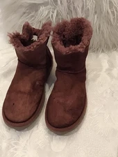 UGG Women’s Shoes Size 9