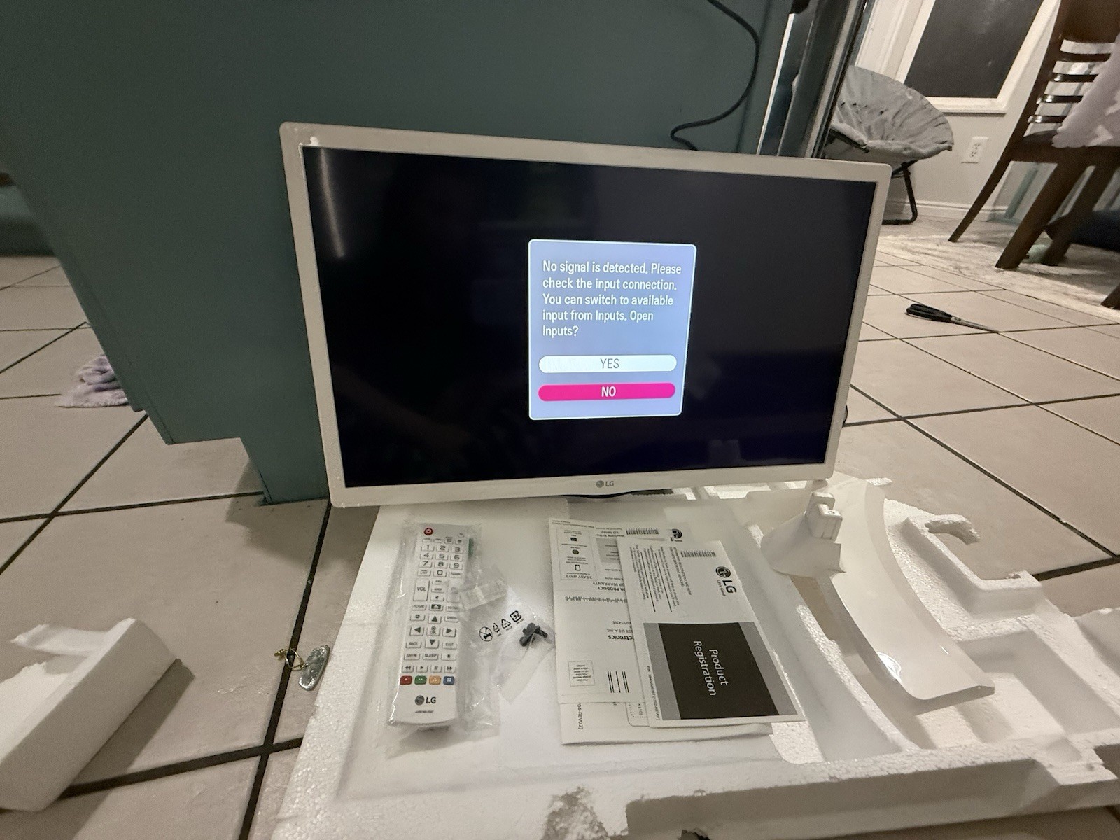 LG 24LJ4840-W 24-Inch HD (720p) LED Smart TV new