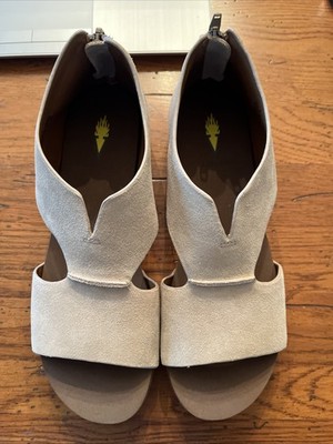 NEW Volatile Gainsbourg Zip-Back Platform Wedge Sand Size 8M