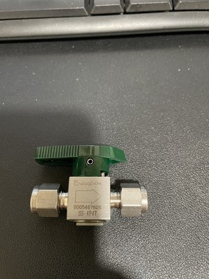 Swagelok 1/4'' Stainless Steel Instrument Quarter Turn Plug Valve SS-4P4T  New