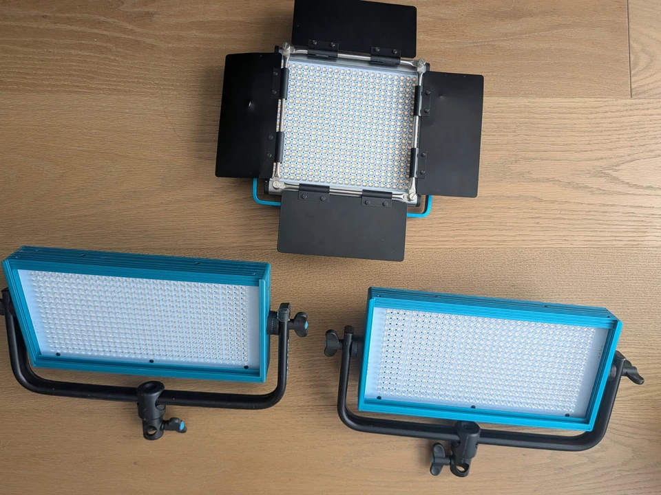 Dracast LED500 Pro Series Luz de Día Panel LED Luz con Placa de Batería Montaje en V Foto 2 de 4