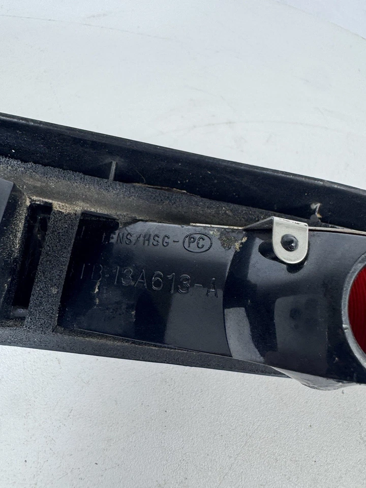 Tercera luz de freno techo/cabina Ford Bronco F150 F250 1992-96 Foto 3 de 4