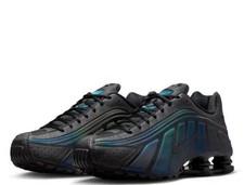 Nike Shox R4 SE "Iridescent" Black Seaweed IM6596-001 Men's Size 9 NEW