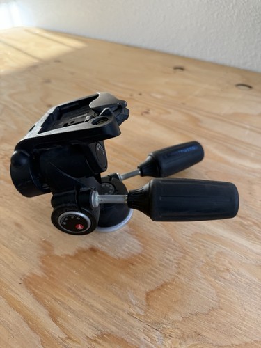Manfrotto 804RC2 Basic Pan Tilt Head with Quick Release Plate 200PL-14 - Picture 2 of 5