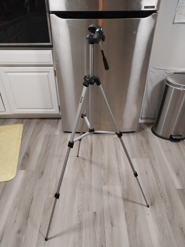 Kodak 19-52" Super Control Ultralight Tripod w/3-Way Head & Bubble Level - Image 2 of 4