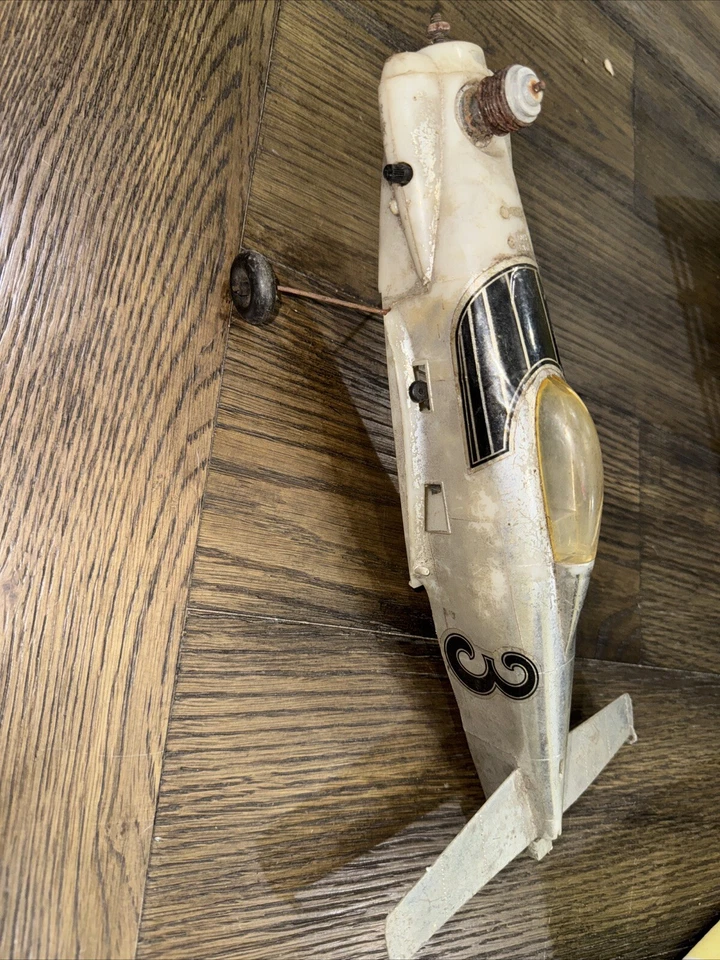 Antigo avião Testors Cosmic Wind 4910 com motor/reparo. Sem asas - Imagem 3 de 4