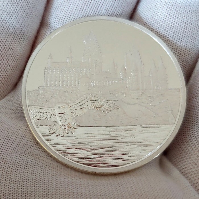 Harry Potter Collective Medallion Coin Hogwarts Castle & Hedwig 