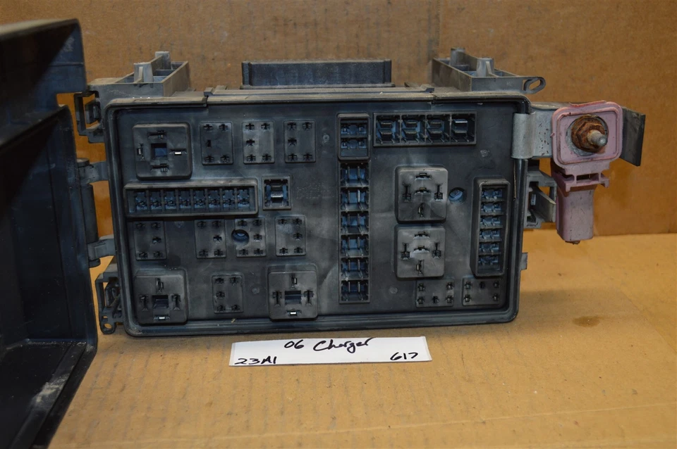 Chrysler 300 Dodge Charger 2006 caja de relé de fusibles módulo 04692031AI 617-23A1 Foto 3 de 4