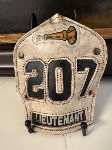 Casco de bomberos de cuero vintage delantero Cairns motor FDNY 207 teniente Paul Conway