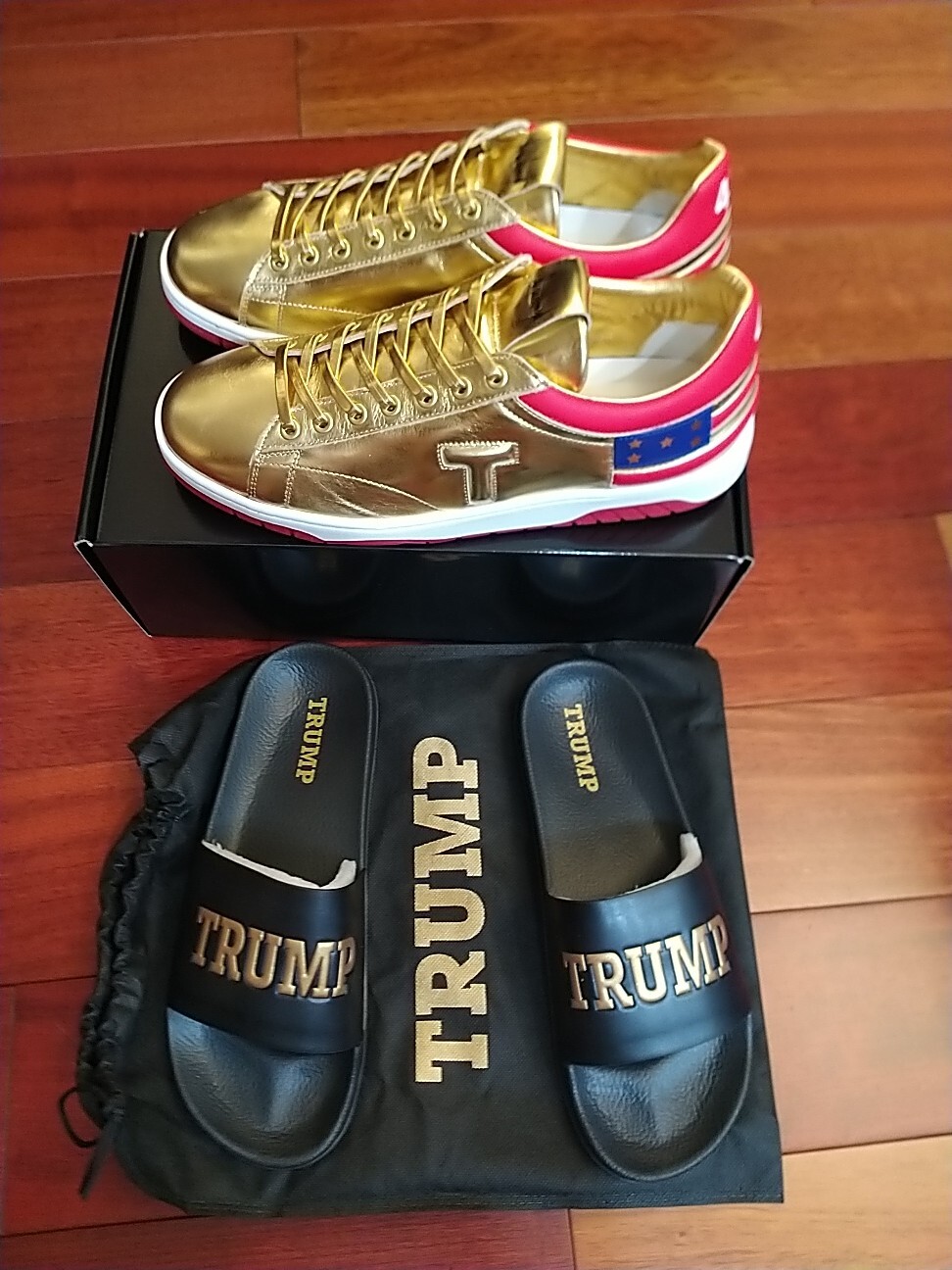 PANTOFOLA D’ORO Never Surrender Trump sneakers basse oro edizione limitata uomo taglia 12 ciabatte omaggio