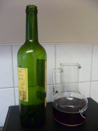 A VINTAGE FRENCH GLASS 50cl WINE CARAFE 'BORDEAUX'. VINTAGE FRENCH WINE CARAFE - Picture 1 of 5